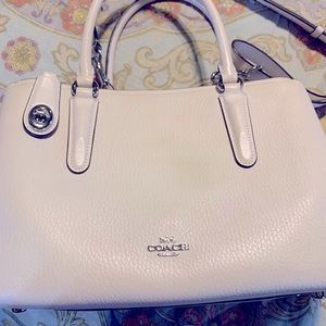 Coach Tote in gold/chaulk. Pebble leather.